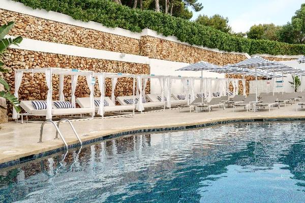 Lit balinais avec déjeuner et boissons inclus, pour 2 personnes Inclusive Collection by Hyatt Lit balinais avec déjeuner et boissons inclus, pour 2 personnes Inclusive Collection by Hyatt