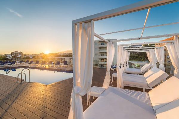 Pass journée complète sur un lit balinais pour deux Inclusive Collection by Hyatt Pass journée complète sur un lit balinais pour deux Inclusive Collection by Hyatt