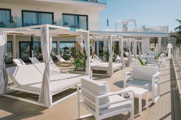 Pool Day Pass in Balinese Bed & Lunch in Palma pour deux personnes Inclusive Collection by Hyatt Pool Day Pass in Balinese Bed & Lunch in Palma pour deux personnes Inclusive Collection by Hyatt
